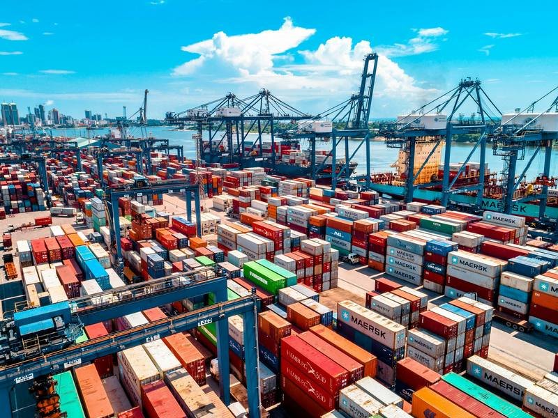 Container port terminal with gantry cranes